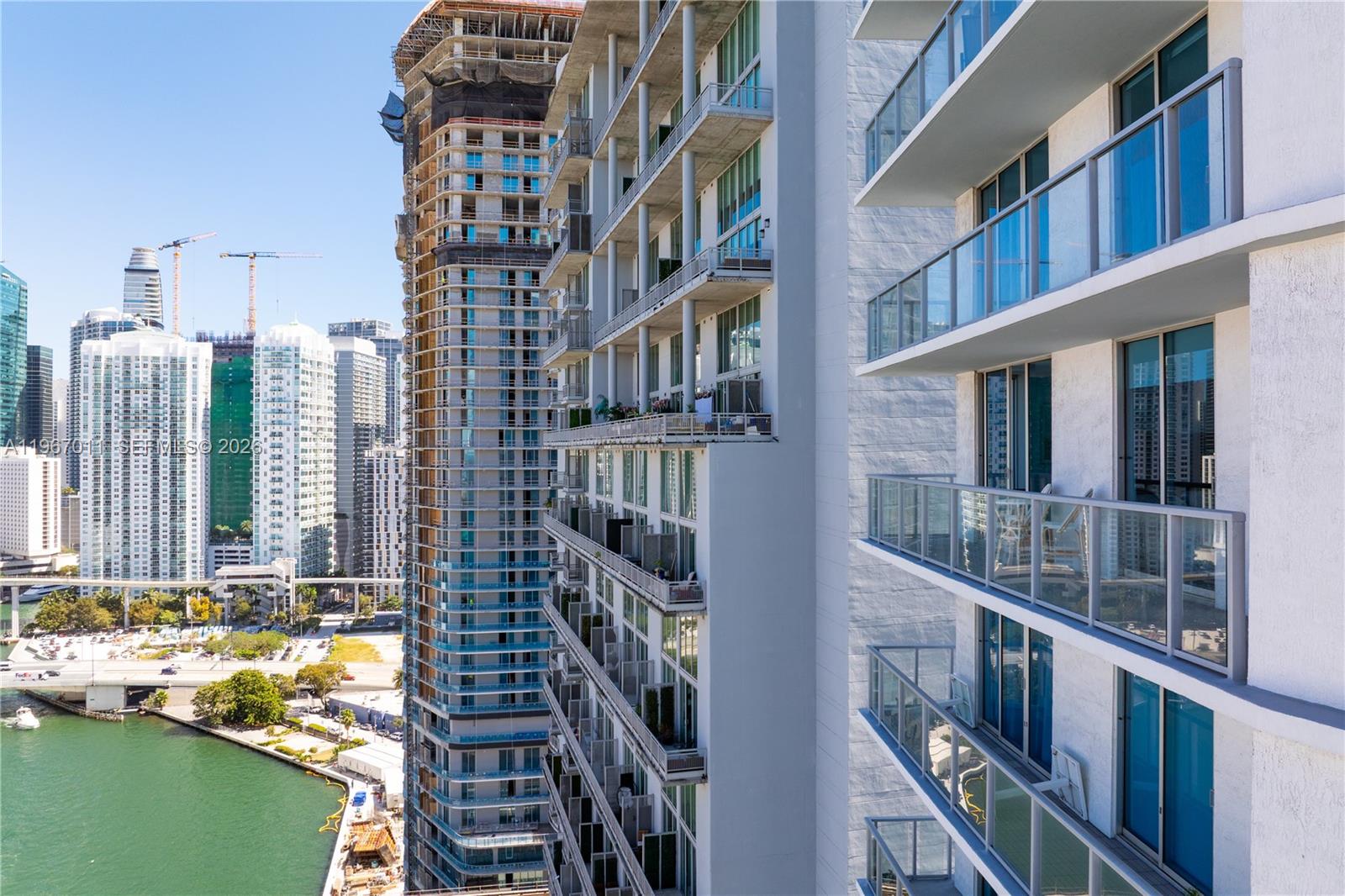 LATITUDE ON THE RIVER CON - Residential