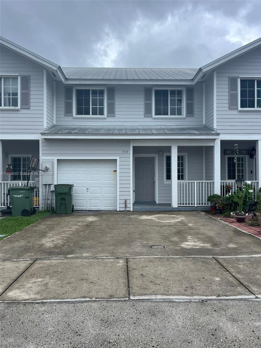 Very spacious townhouse in a nice new development, 1 car garage + 2 parking spaces, nice back yard and community swimming pool.