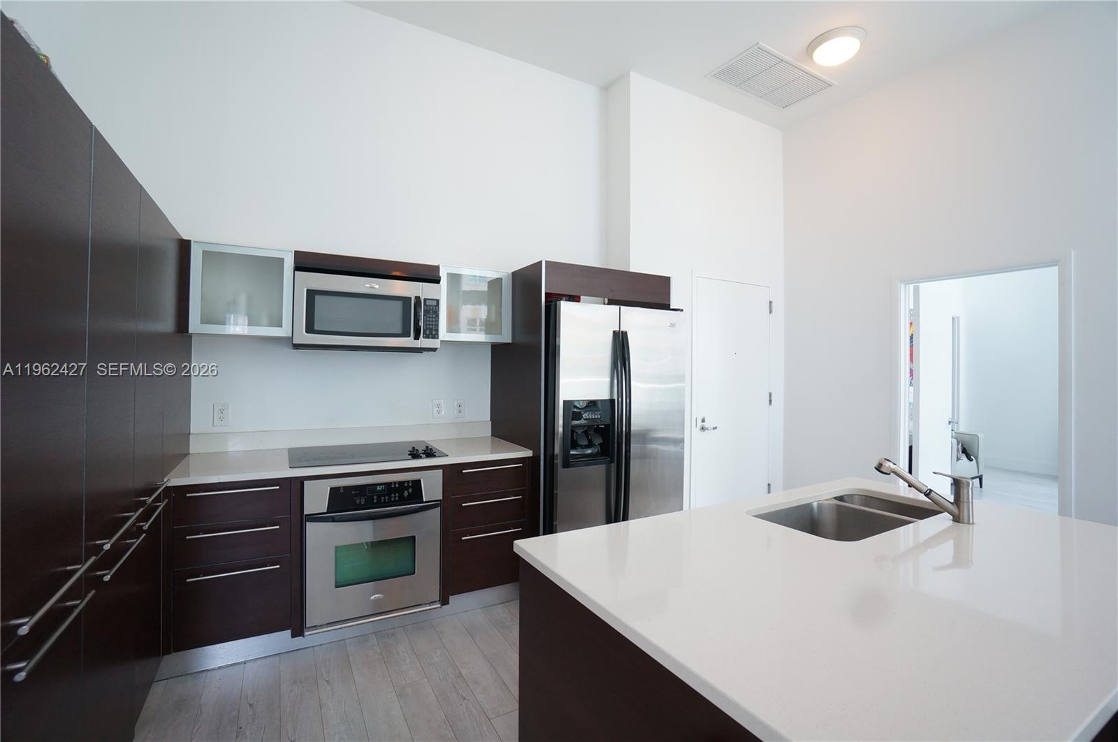 1900 N Bayshore Dr 709