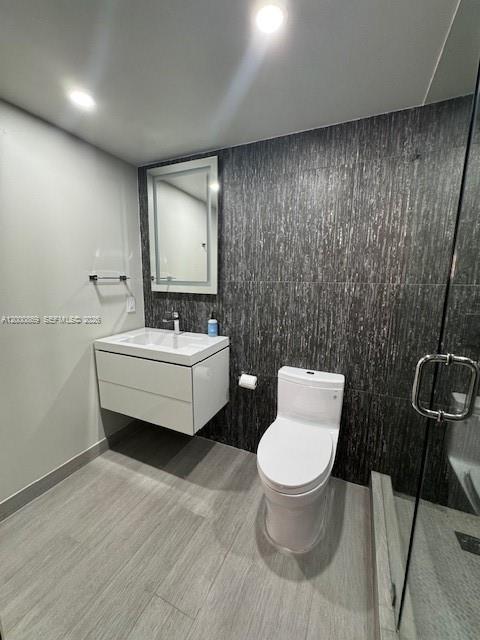 GABLES WATERWAY TOWERS CO - Residential Lease