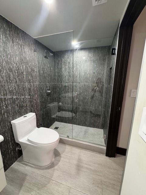 GABLES WATERWAY TOWERS CO - Residential Lease