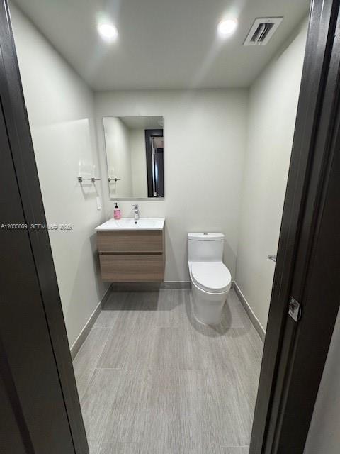 GABLES WATERWAY TOWERS CO - Residential Lease