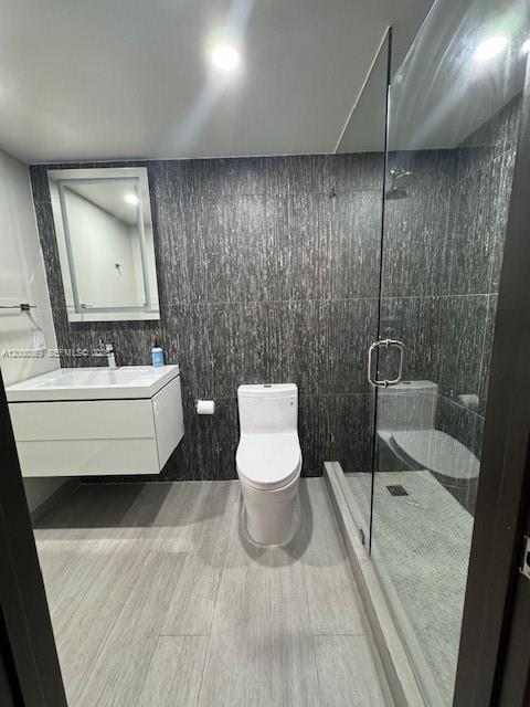 GABLES WATERWAY TOWERS CO - Residential Lease