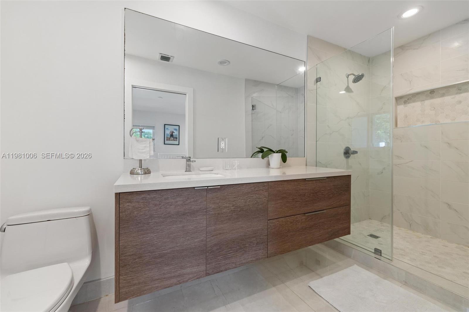 HOLLYWOOD LAKES SECTION - Residential