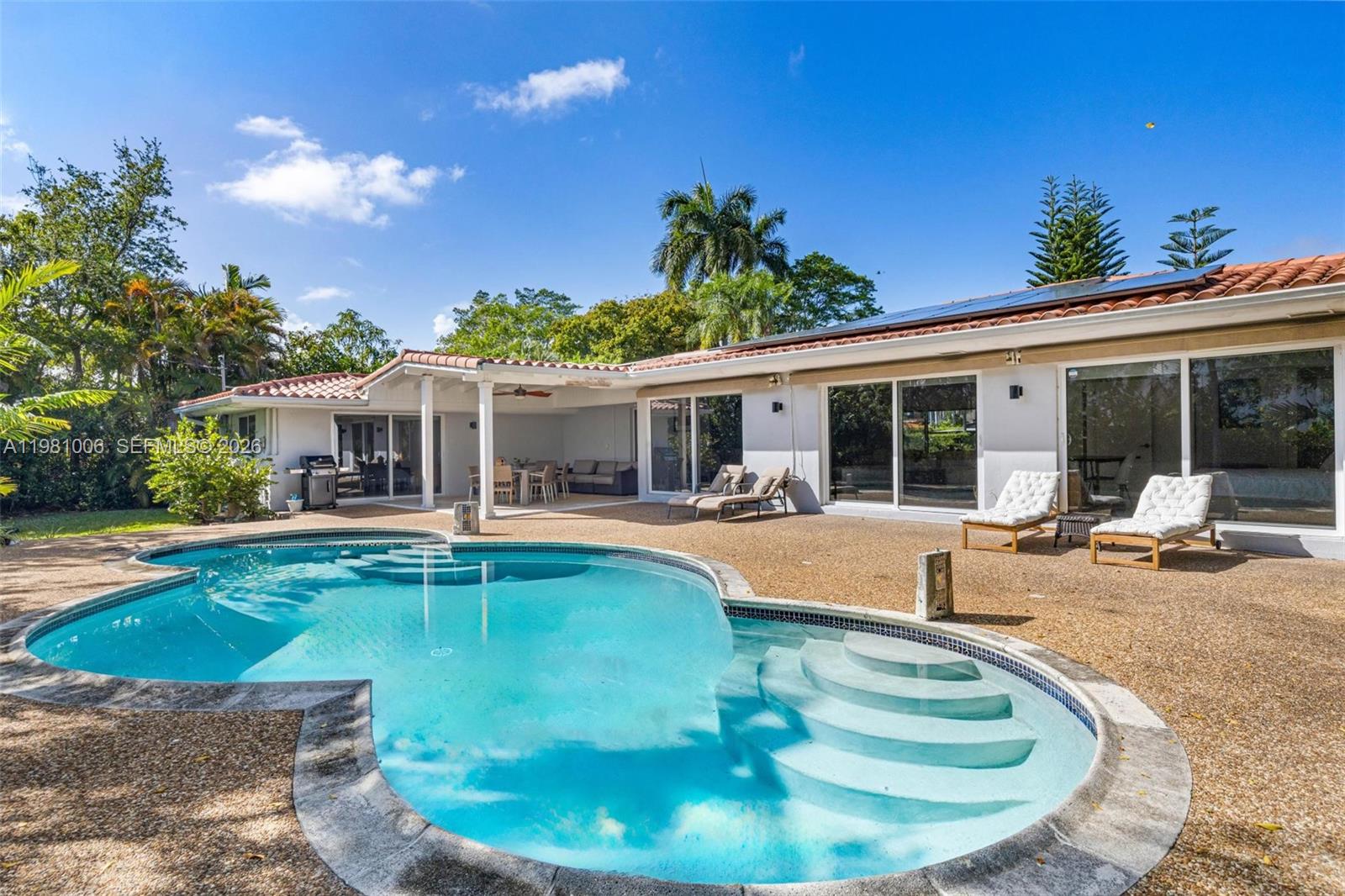 HOLLYWOOD LAKES SECTION - Residential