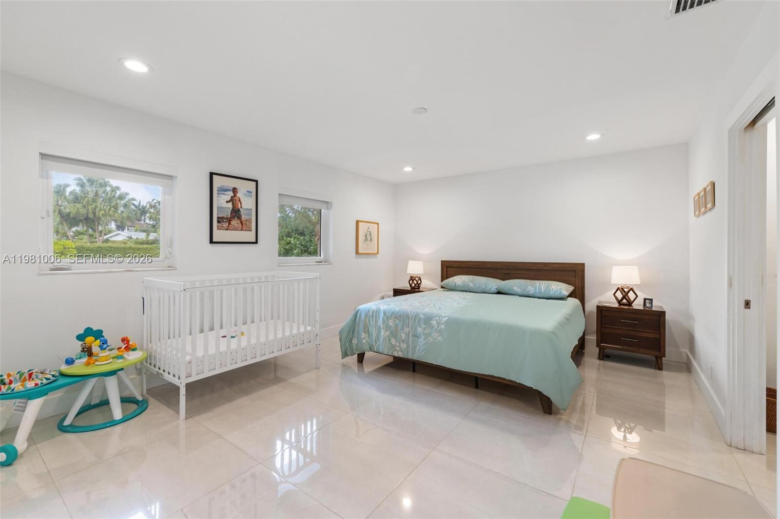 HOLLYWOOD LAKES SECTION - Residential