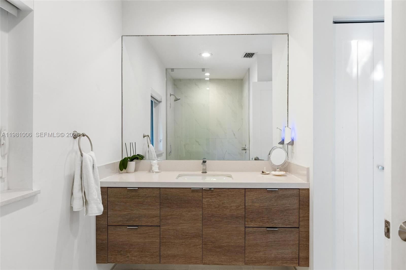 HOLLYWOOD LAKES SECTION - Residential