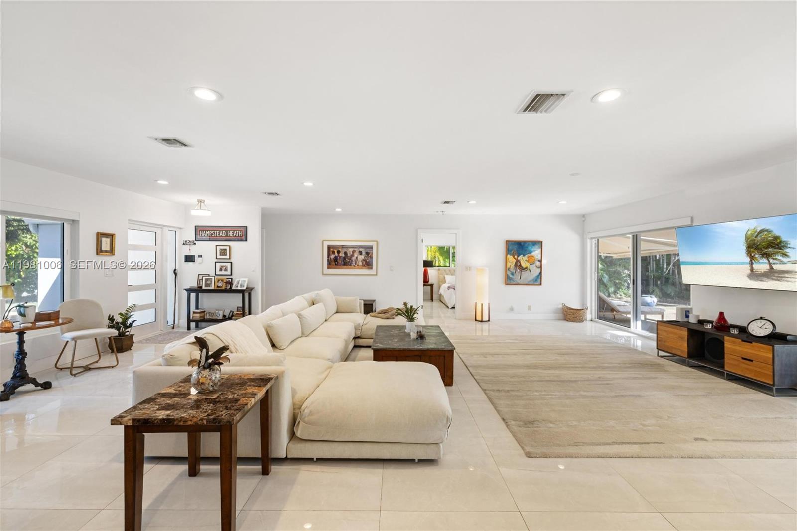 HOLLYWOOD LAKES SECTION - Residential