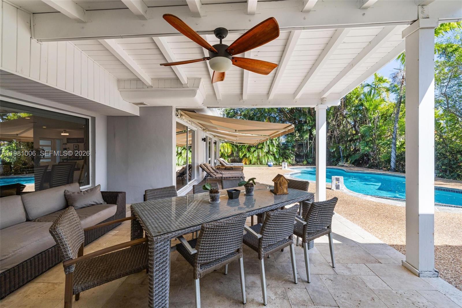 HOLLYWOOD LAKES SECTION - Residential