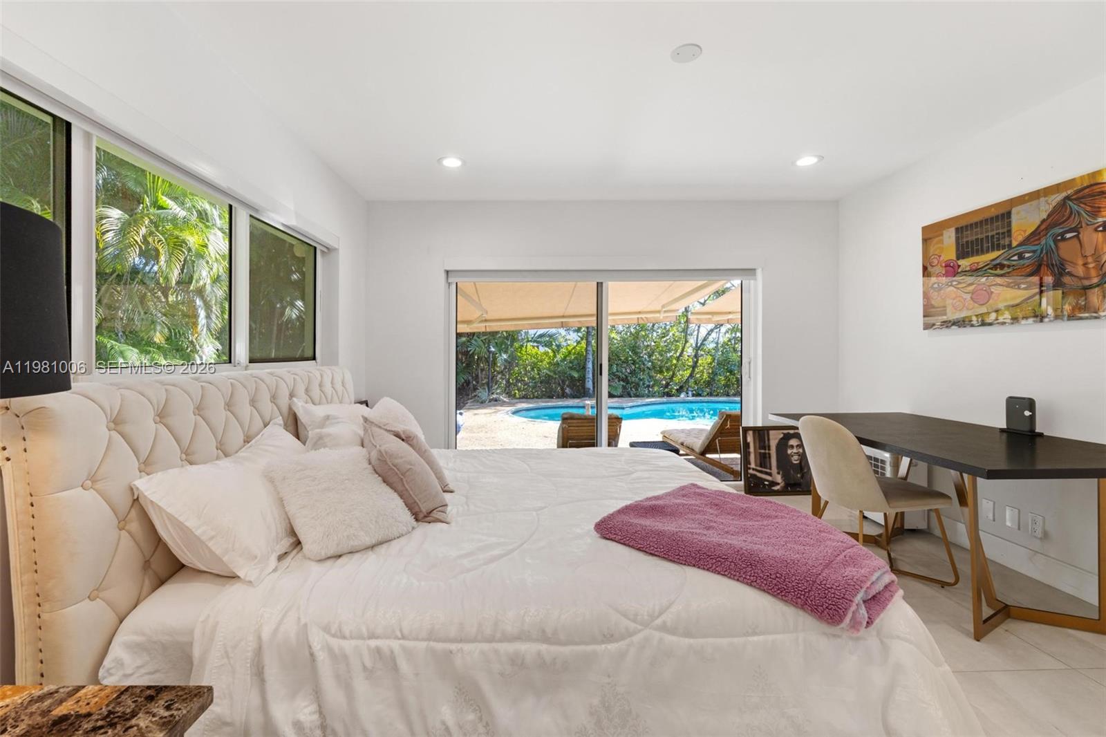 HOLLYWOOD LAKES SECTION - Residential