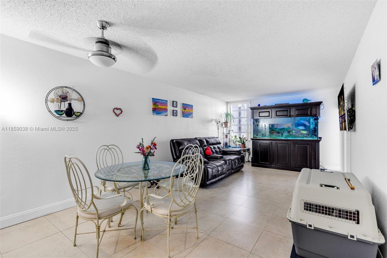 Beautiful and well kept 1 bedroom apartment with 1 and 1/2 bathrooms in the heart of Hialeah. Great for a first time home or an investor. Community includes a beautiful pool.