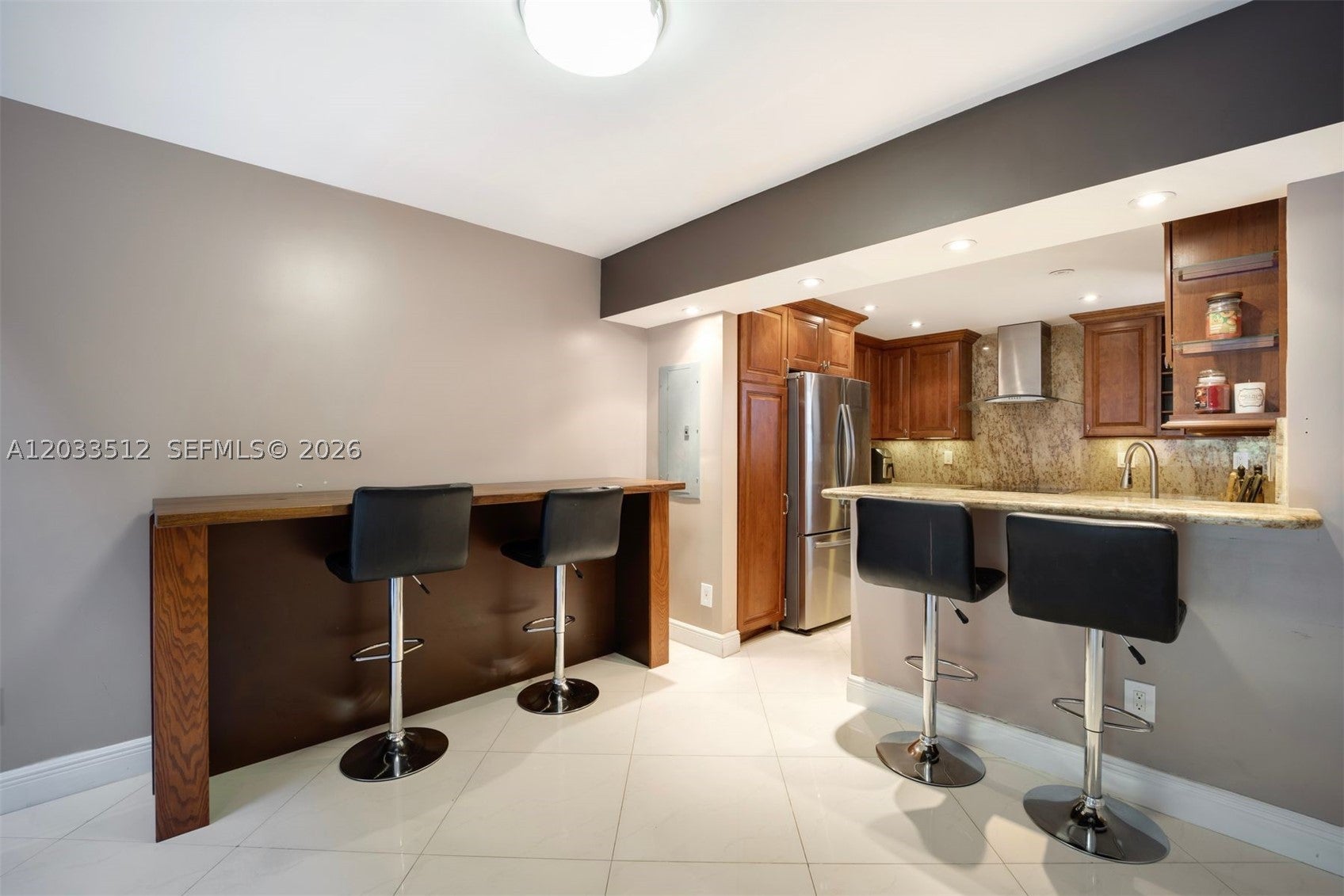 317 Poinciana Dr 807