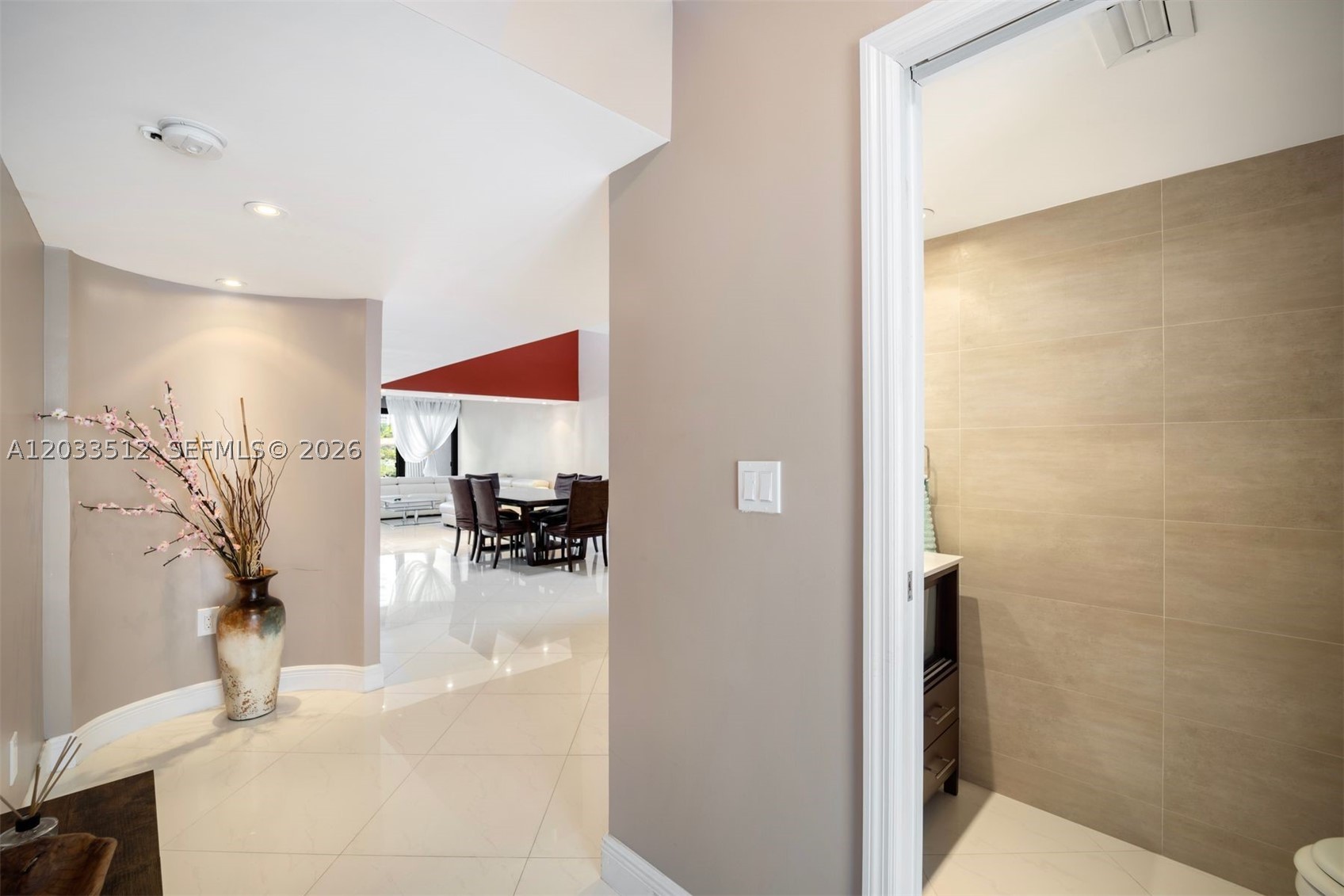 317 Poinciana Dr 807