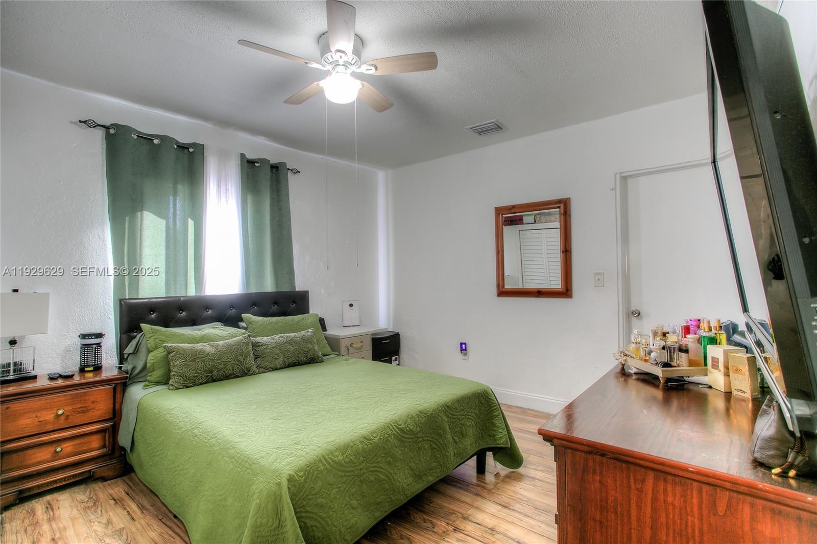 GOLDEN GLADES PARK 3RD AD - Residential