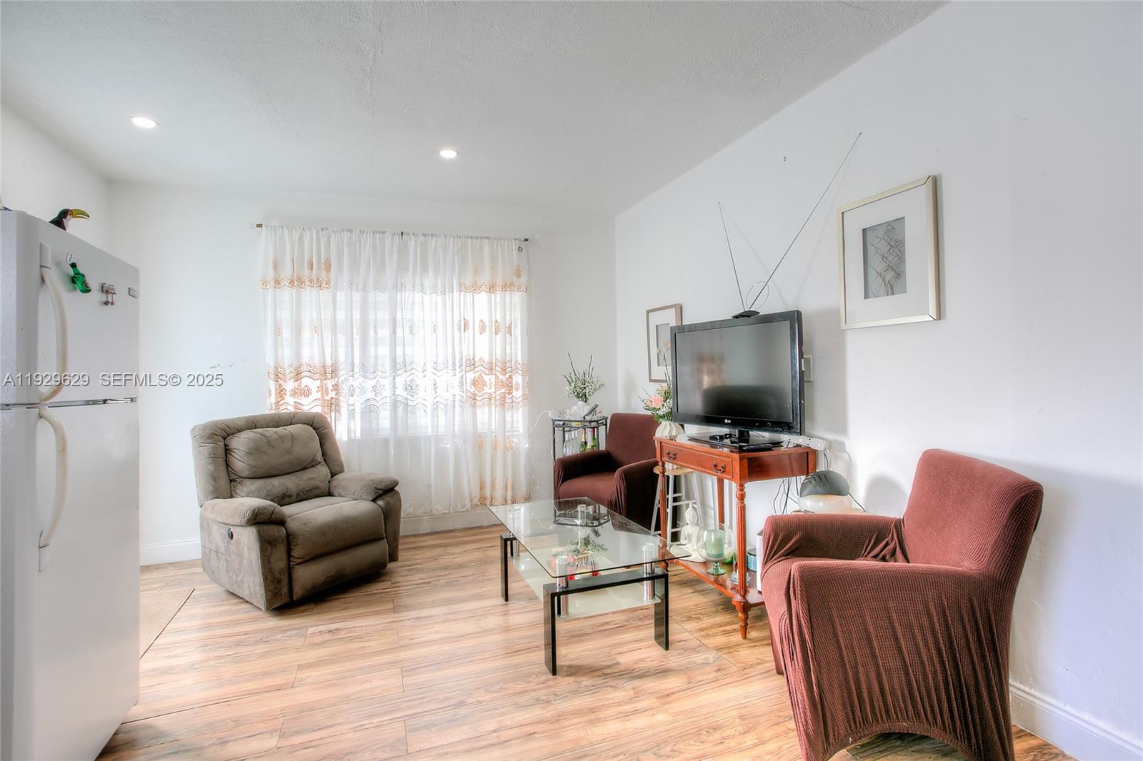 GOLDEN GLADES PARK 3RD AD - Residential