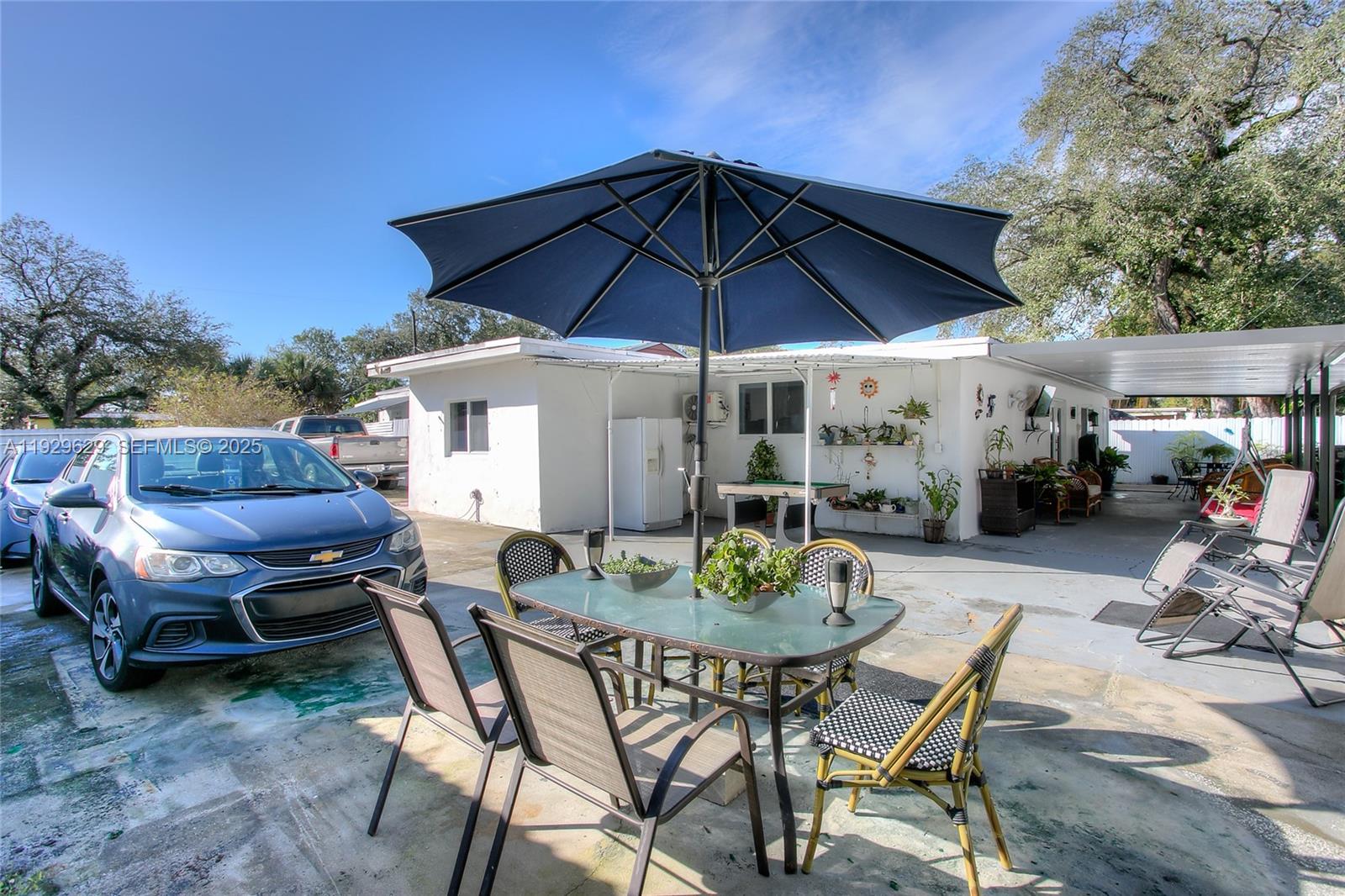 GOLDEN GLADES PARK 3RD AD - Residential