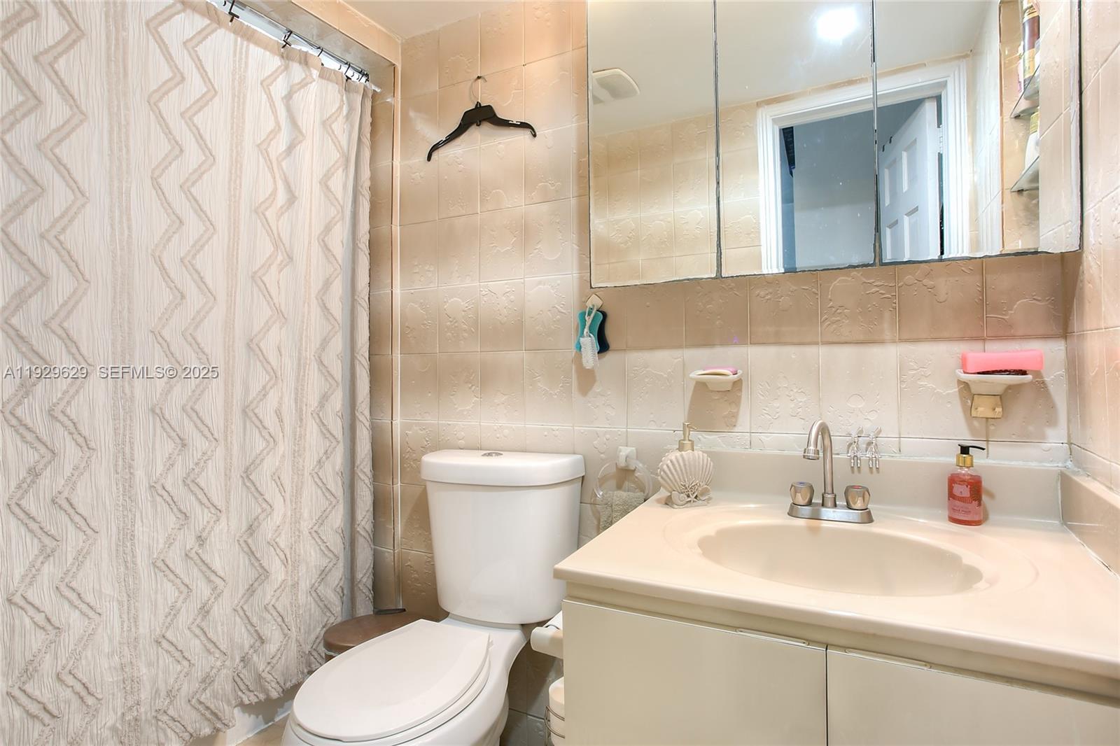 GOLDEN GLADES PARK 3RD AD - Residential