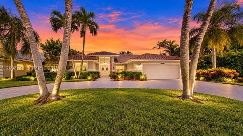 Photo of 10071 NW 7th St, Plantation, FL 33324 (MLS # A12098333)
