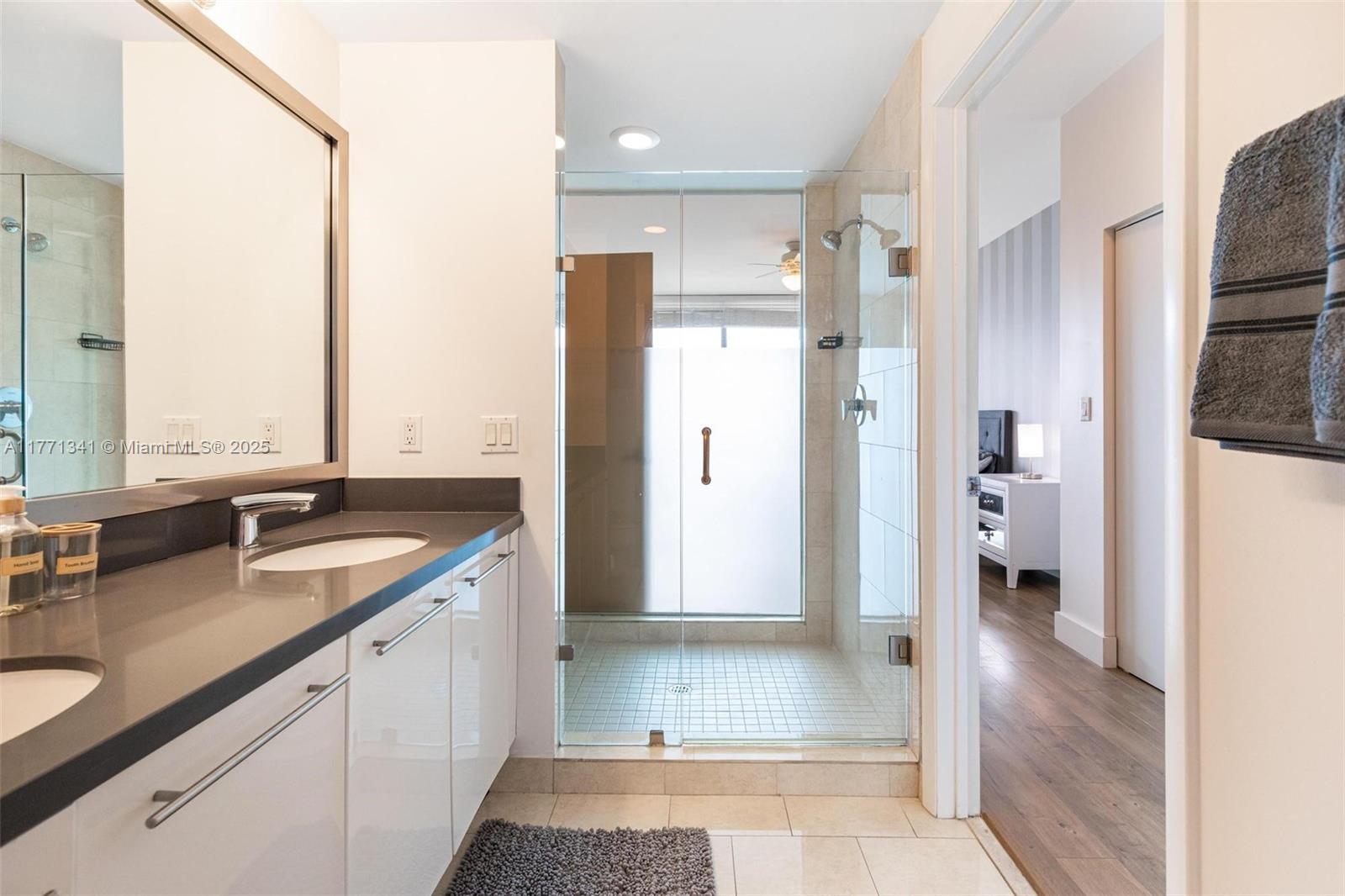 IVY CONDO - Residential