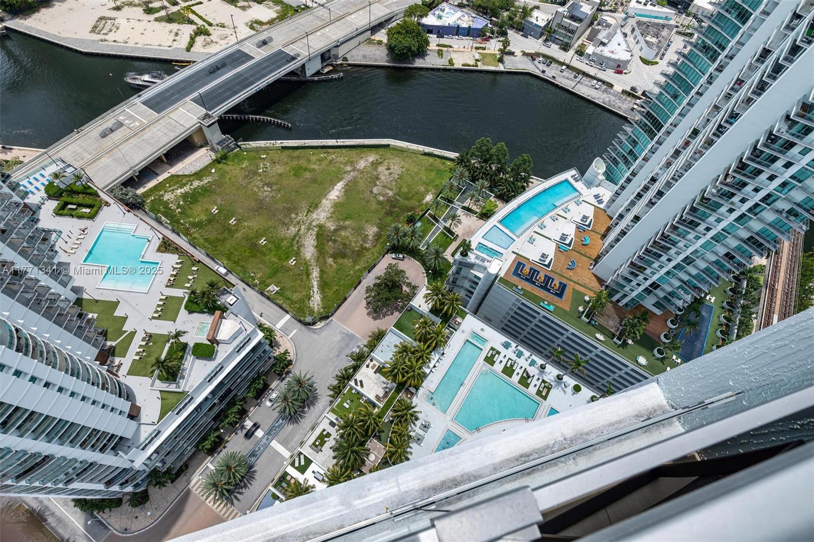 IVY CONDO - Residential