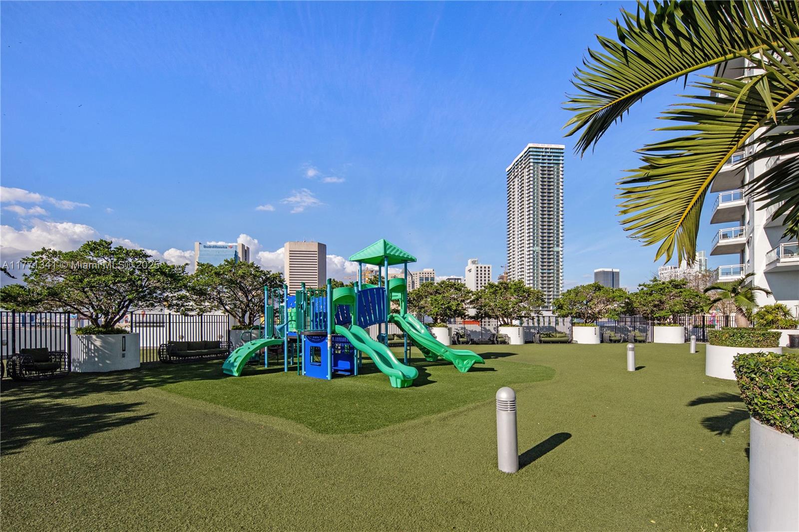 IVY CONDO - Residential