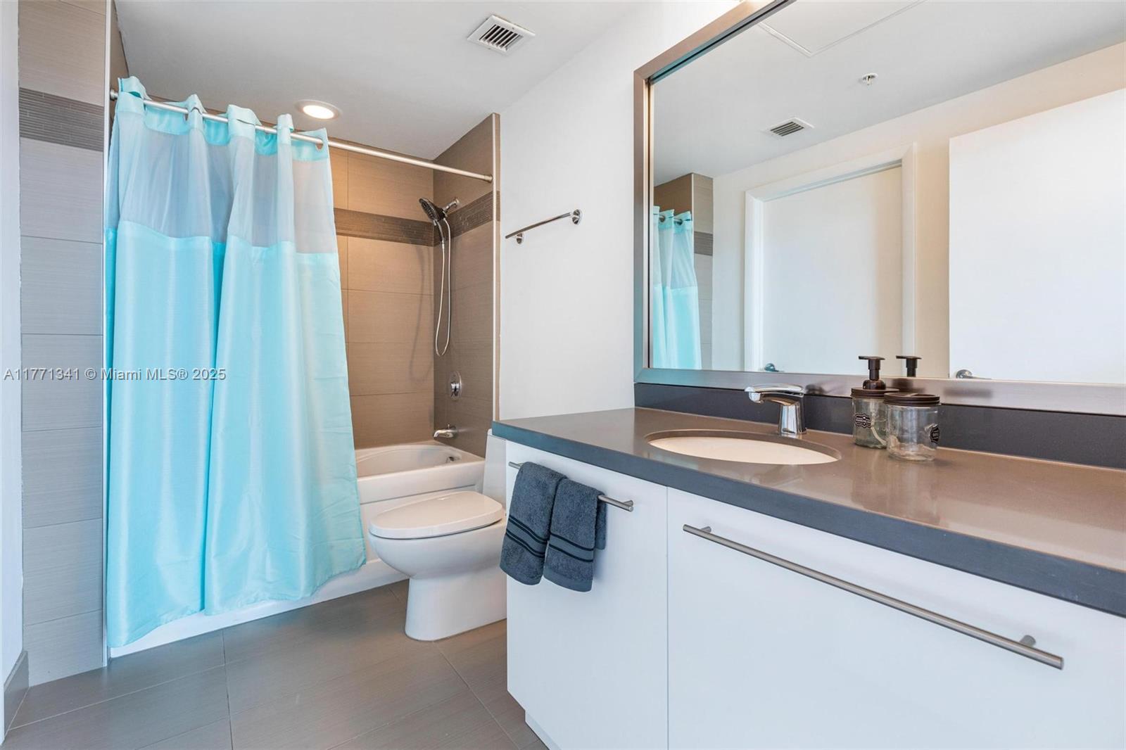 IVY CONDO - Residential