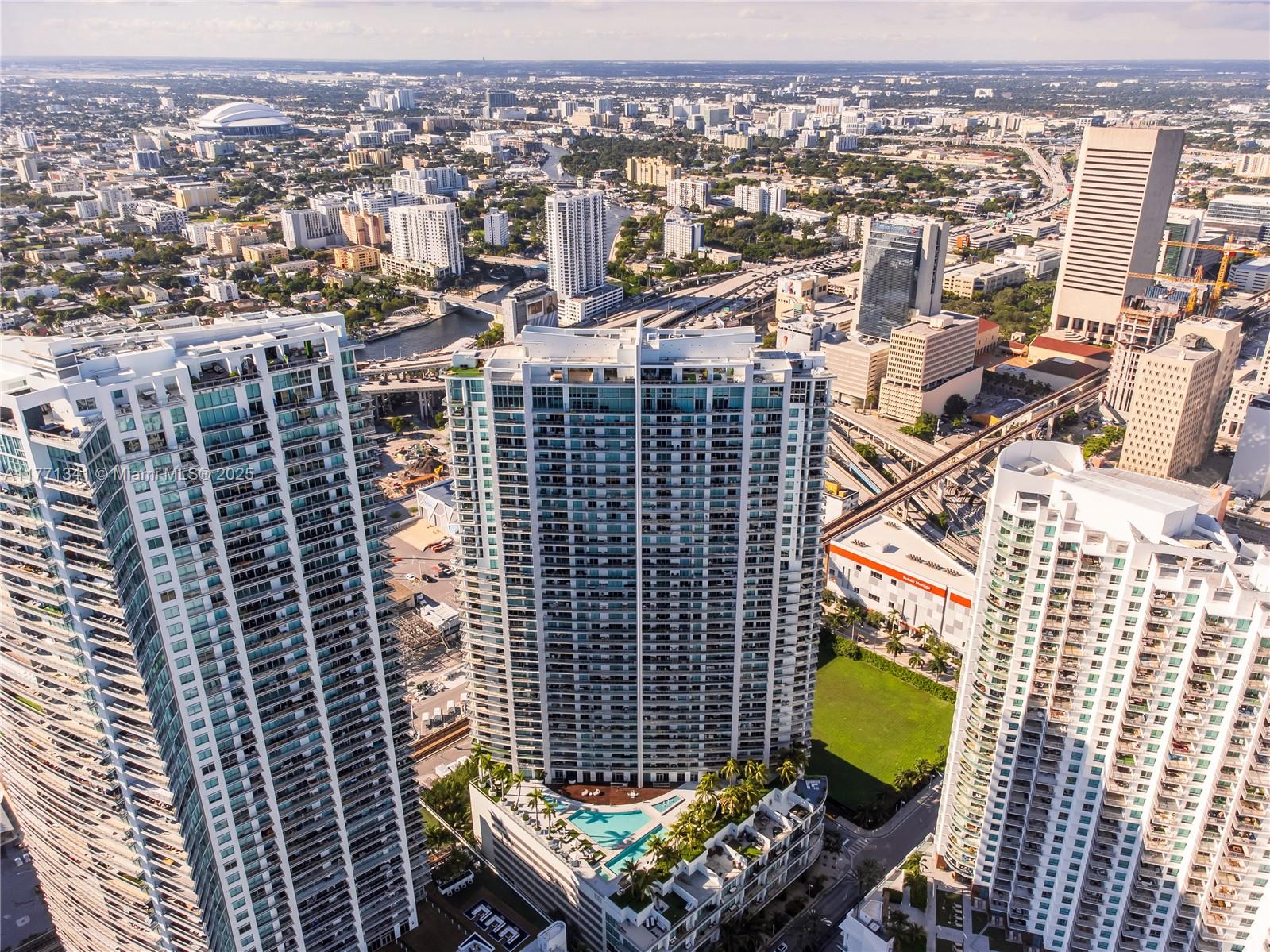 IVY CONDO - Residential