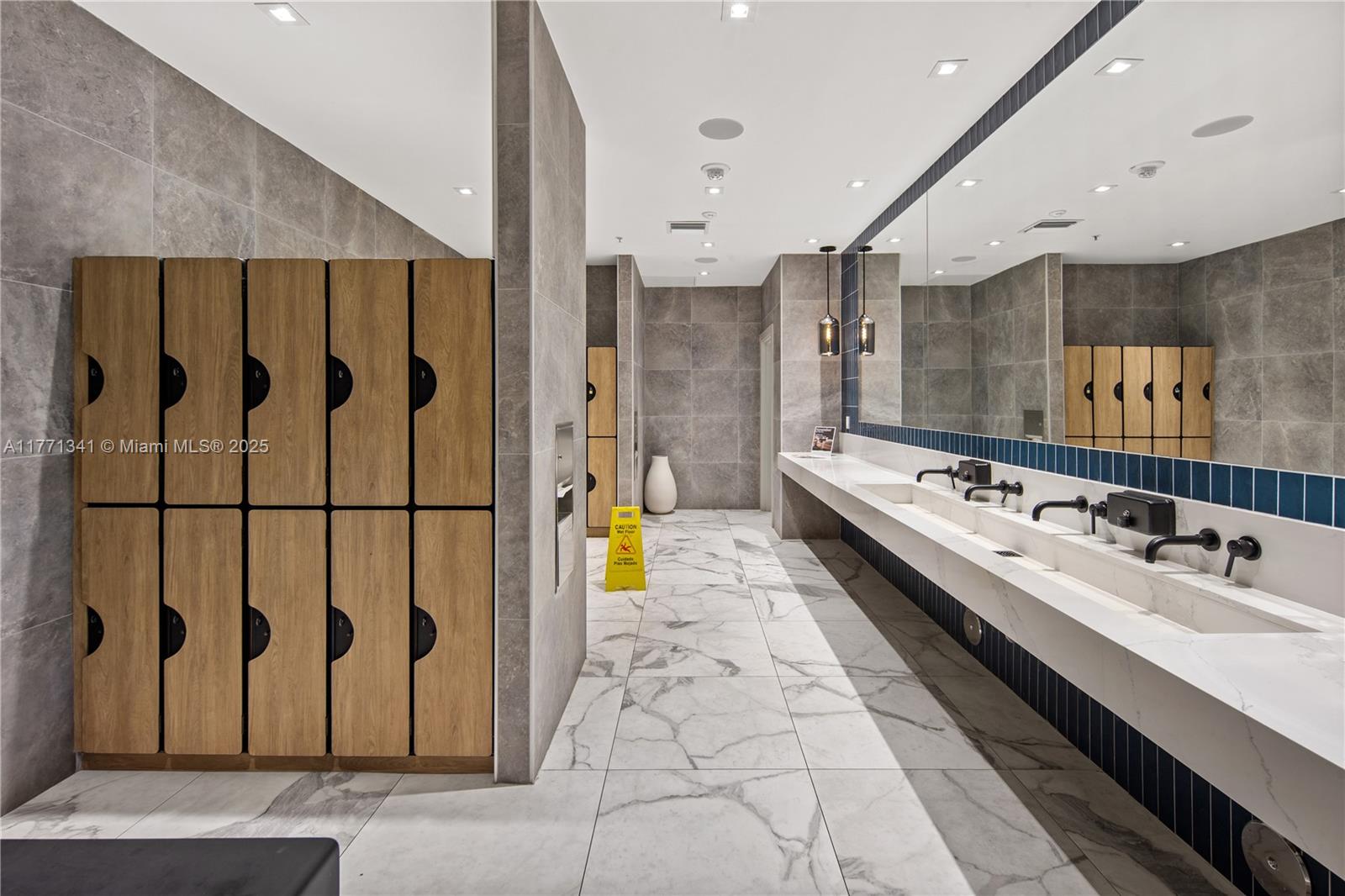 IVY CONDO - Residential