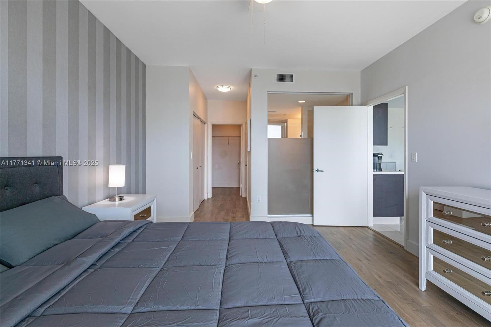 IVY CONDO - Residential