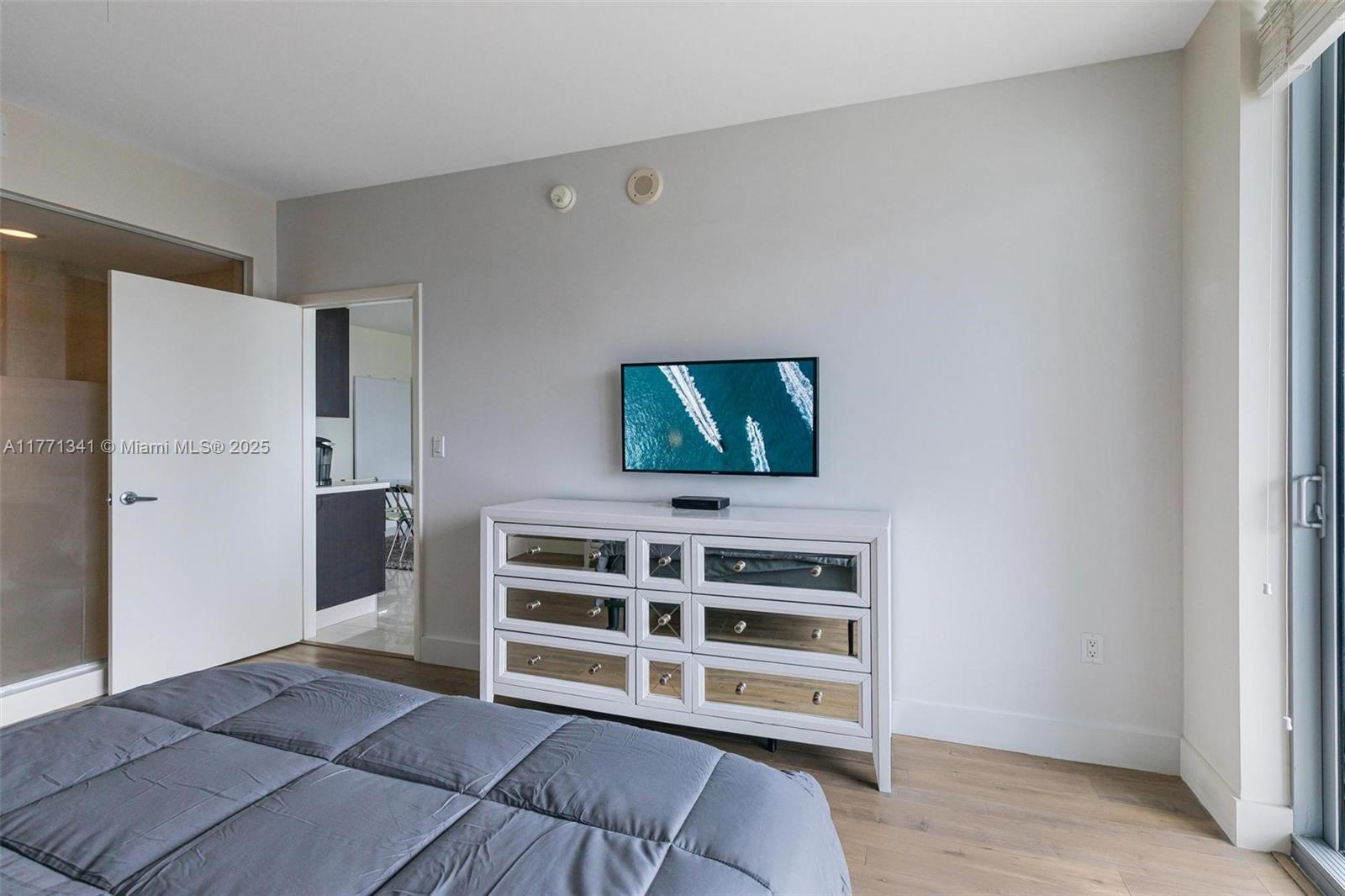 IVY CONDO - Residential