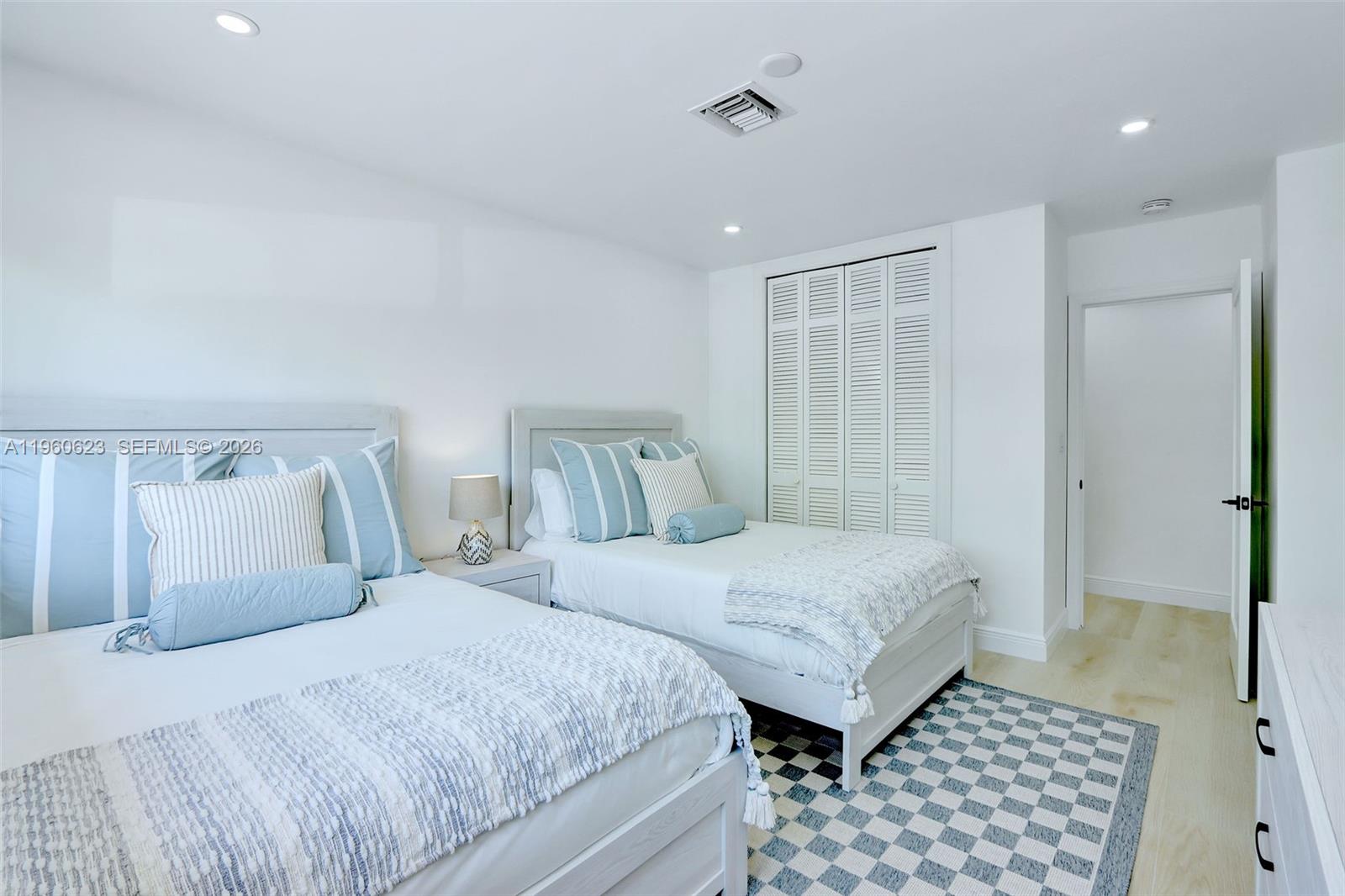 CYPRESS ISLES ESTATES FOU - Residential