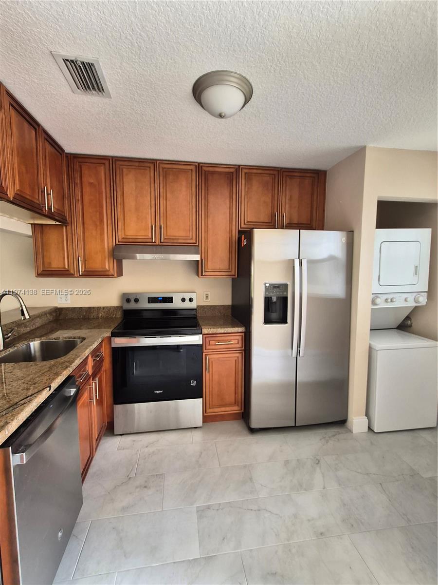 CORAL SPRINGS COUNTRY CLU - Residential Lease