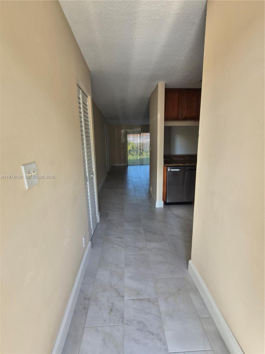 CORAL SPRINGS COUNTRY CLU - Residential Lease
