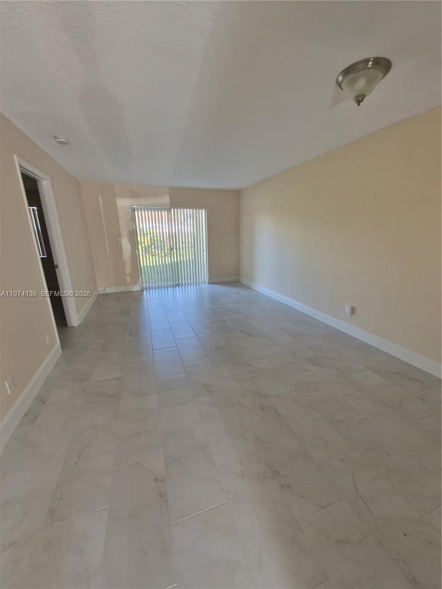 CORAL SPRINGS COUNTRY CLU - Residential Lease