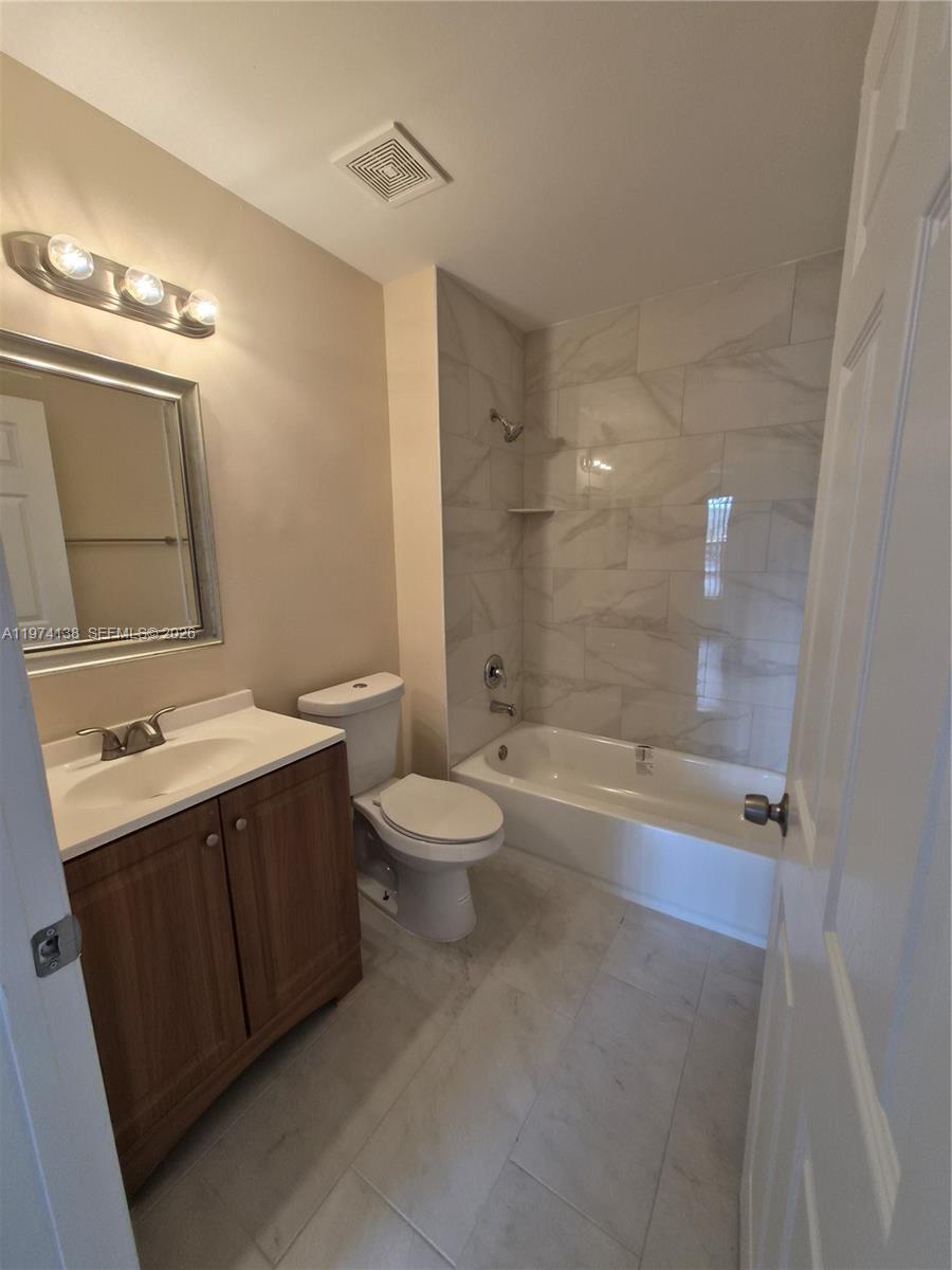CORAL SPRINGS COUNTRY CLU - Residential Lease