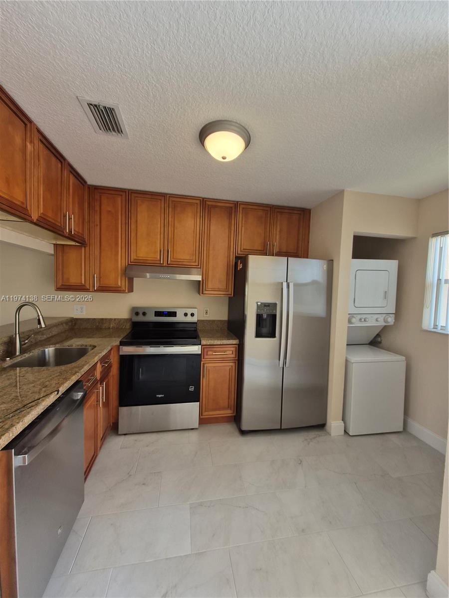 CORAL SPRINGS COUNTRY CLU - Residential Lease