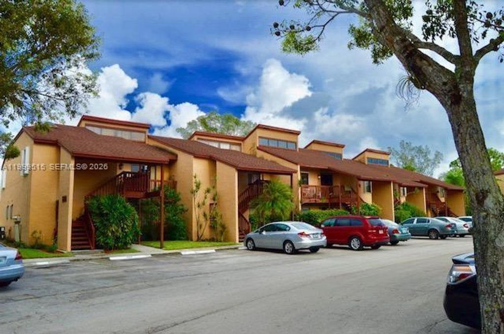 Photo of 604 E Lakeview Dr E #604, Royal Palm Beach, FL 33411 (MLS # A11999515)