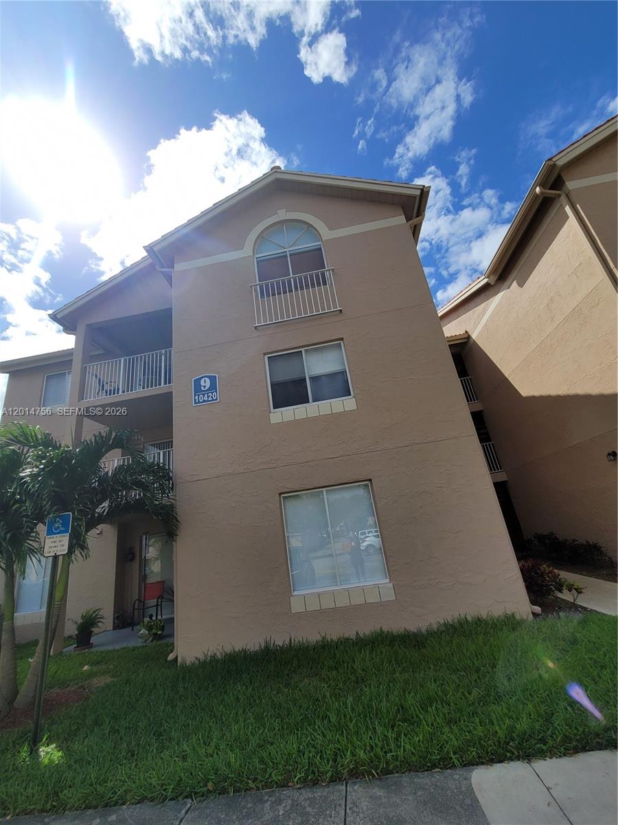 ROYAL PALM PLACE - Residential