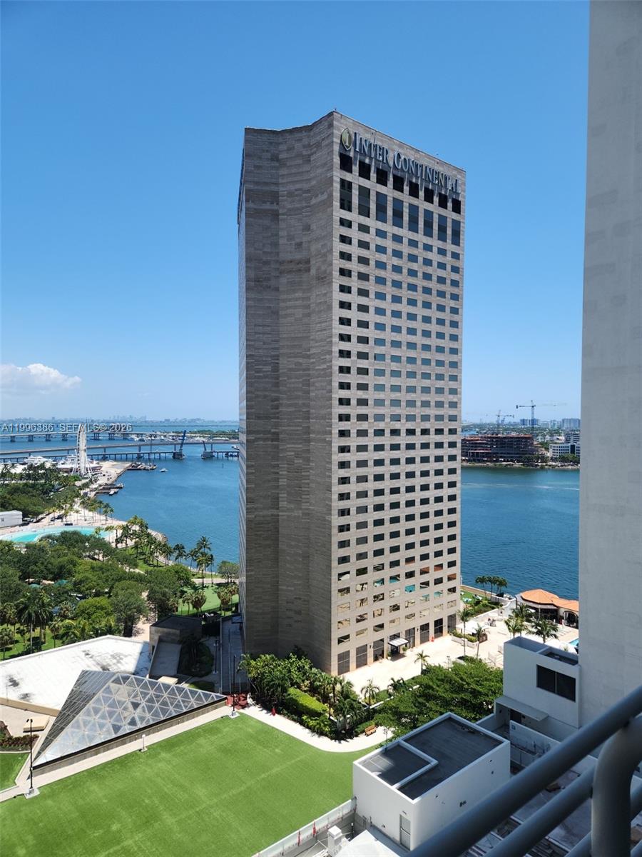 325 S Biscayne Blvd 2220