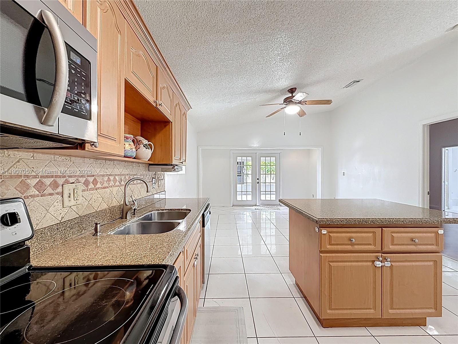 P A AT CORAL REEF - Residential