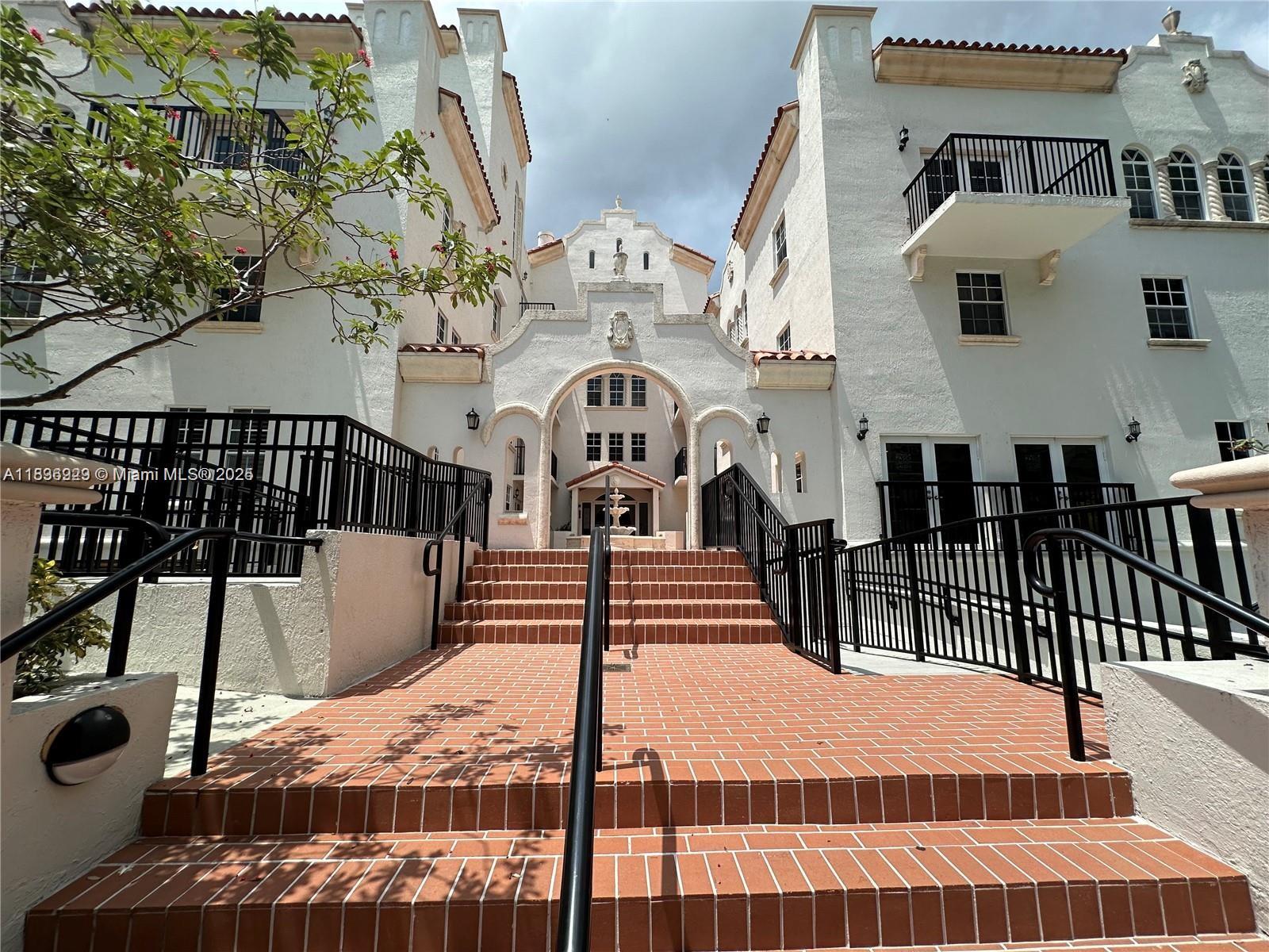 323 Navarre Ave 103