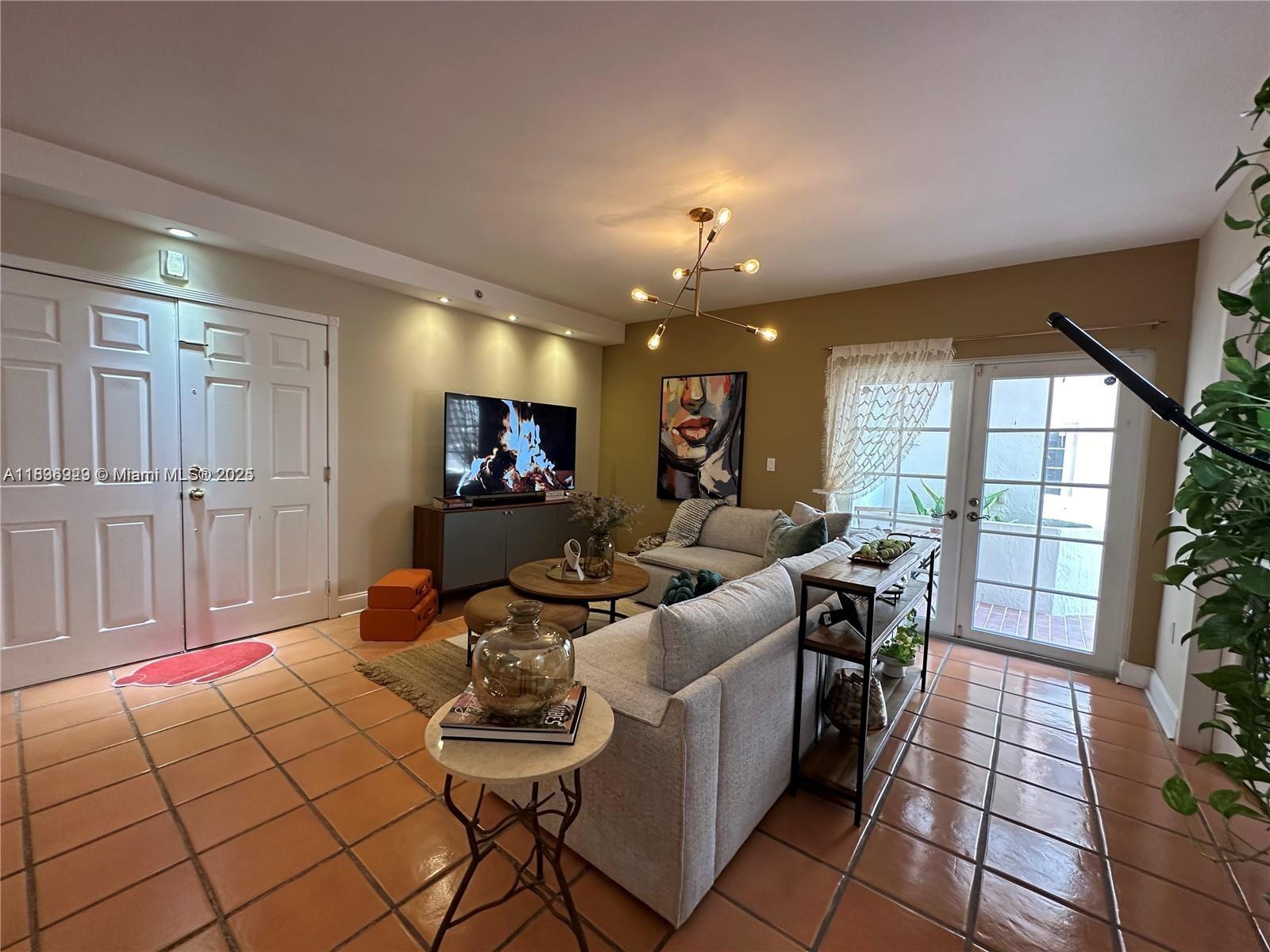 323 Navarre Ave 103