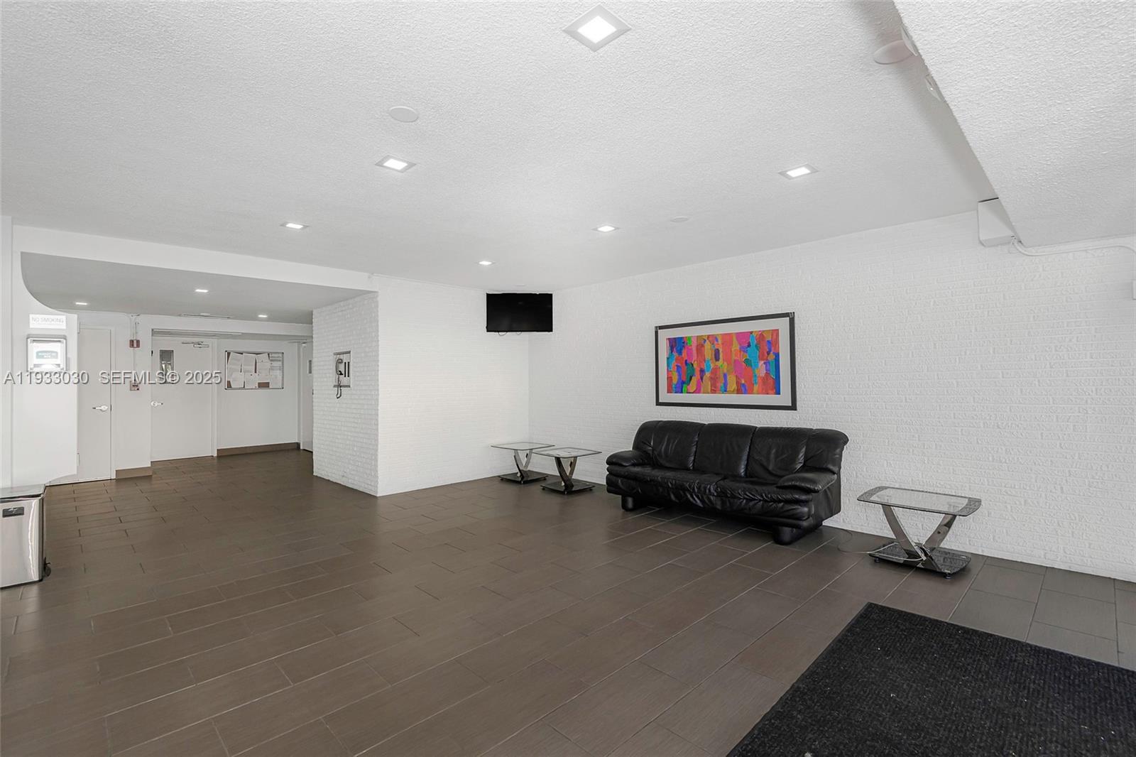 FOUNTAINVIEW CONDO NO 5 - Residential Lease