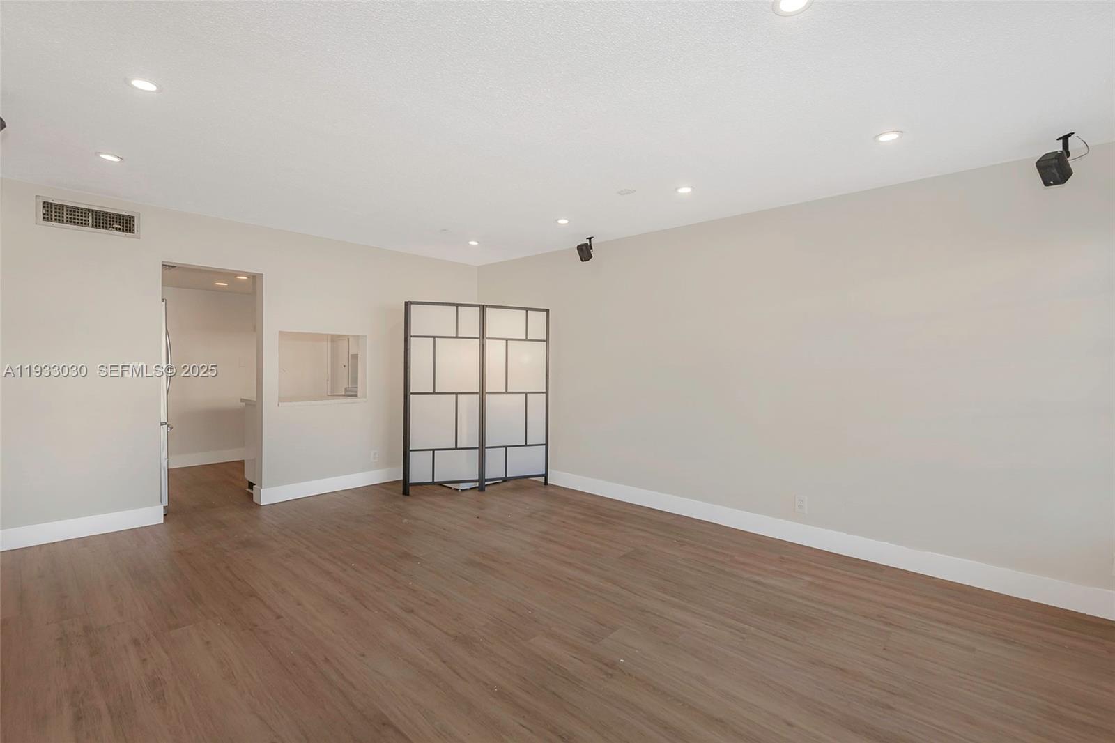 FOUNTAINVIEW CONDO NO 5 - Residential Lease