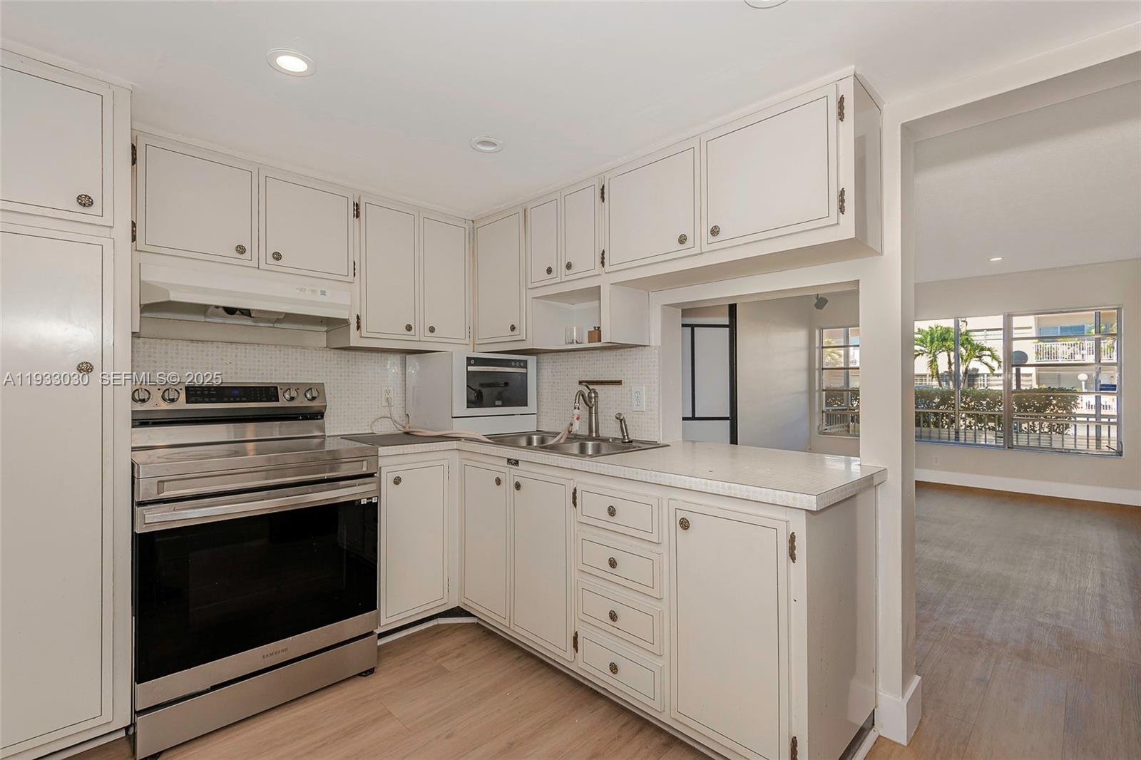 FOUNTAINVIEW CONDO NO 5 - Residential Lease