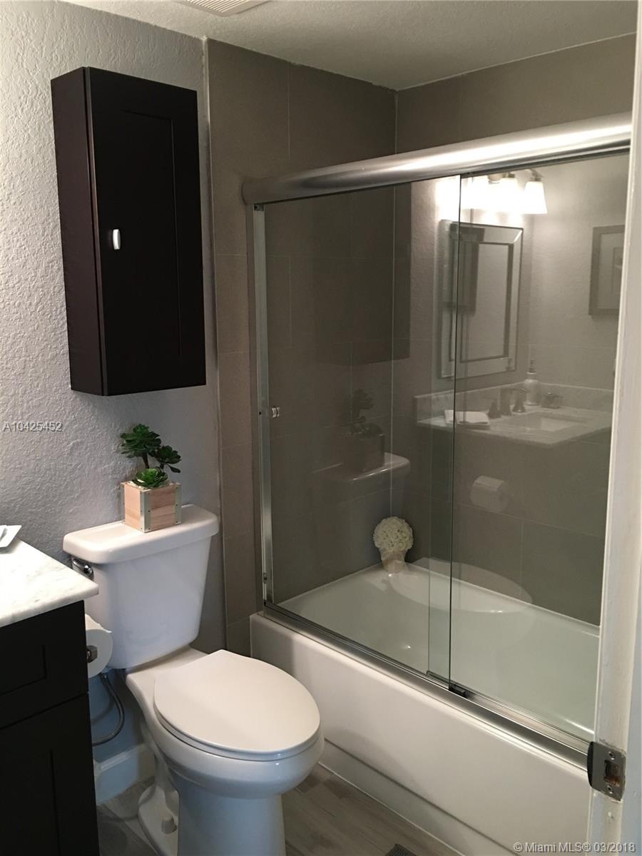 KENDALL LKS EAST PATIO CO - Residential Lease