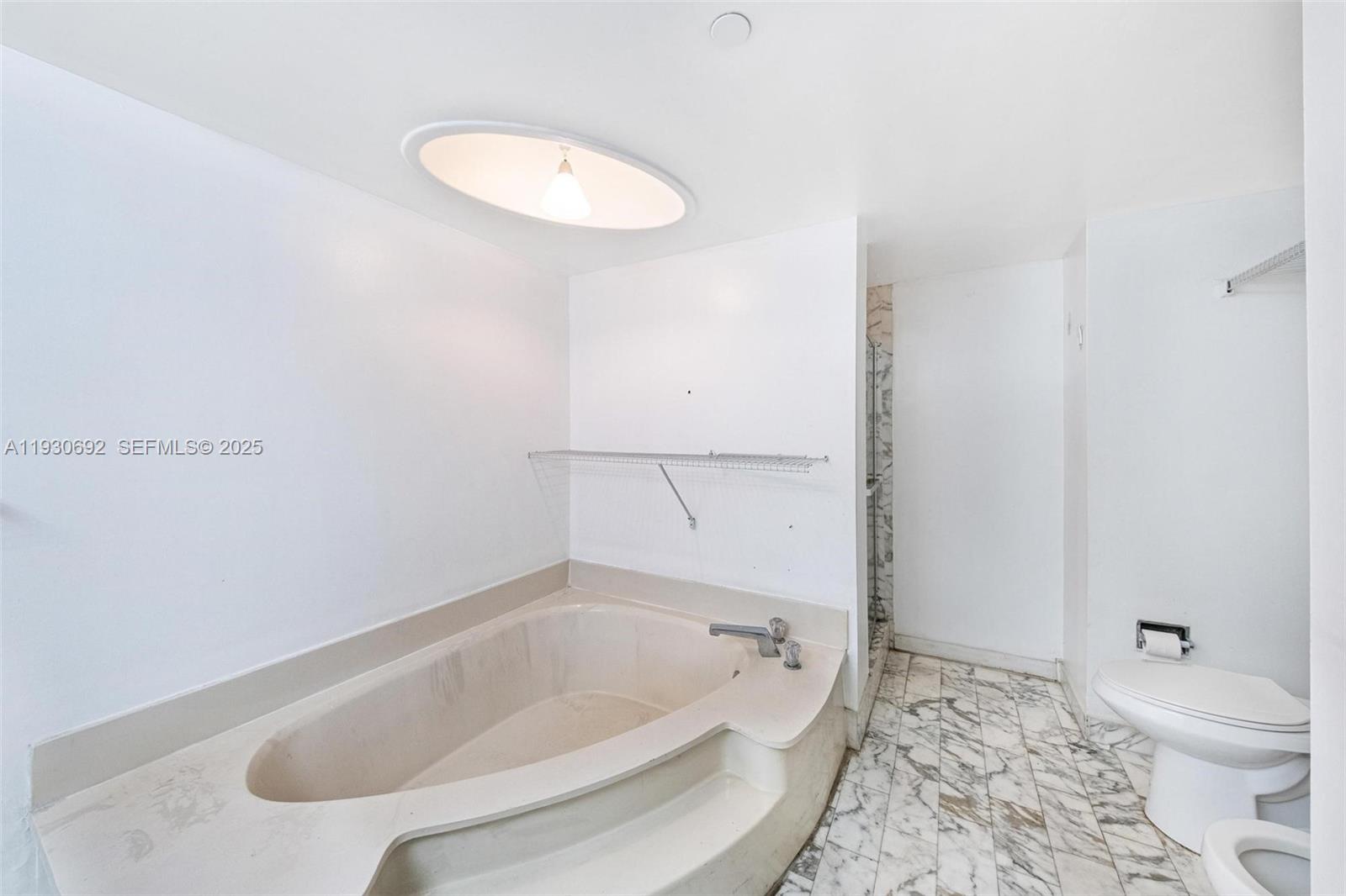 TOWERS OF QUAYSIDE CONDO - Residential