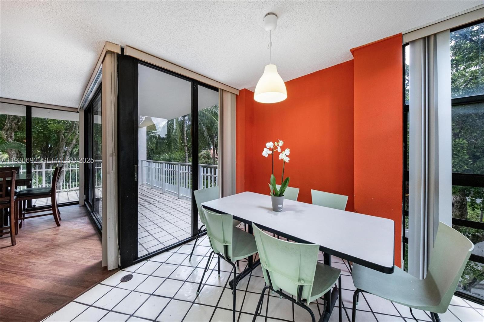 TOWERS OF QUAYSIDE CONDO - Residential