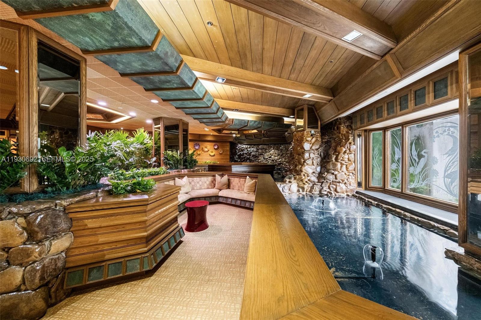 TOWERS OF QUAYSIDE CONDO - Residential