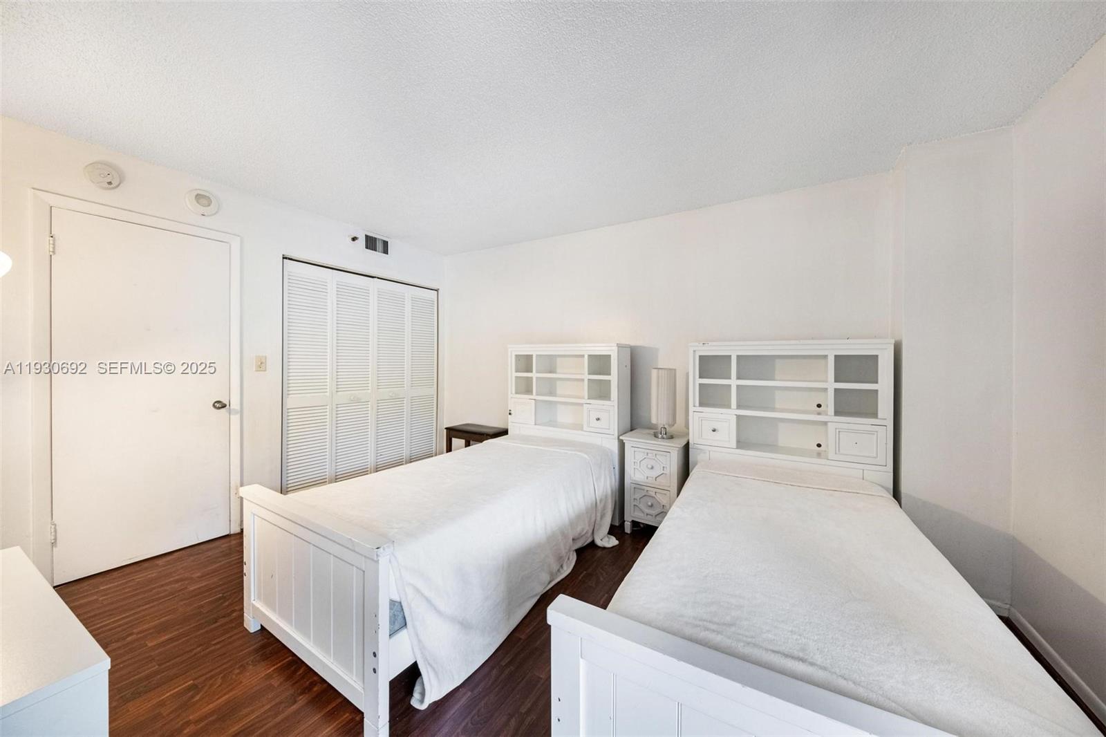 TOWERS OF QUAYSIDE CONDO - Residential